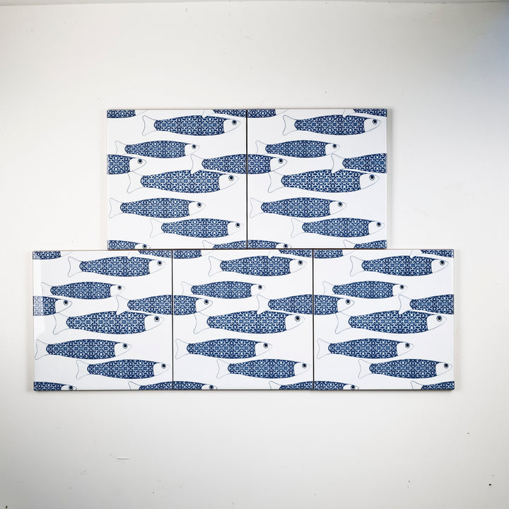 SALE: Set of 5 x 15.2cm Blue fish on white - Ocean Shoal tiles