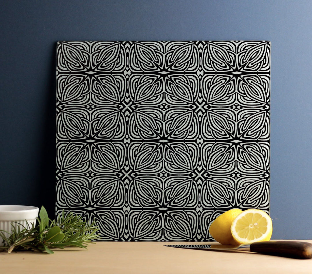 Celtic knot trivet - black and white