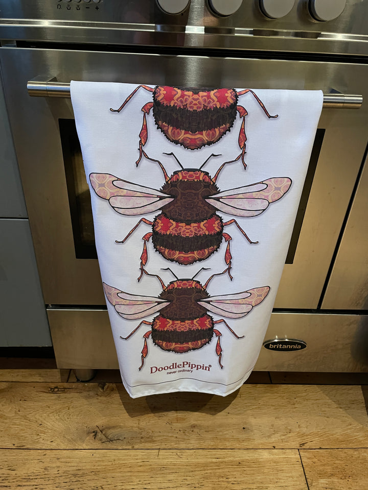 Sale | Queen Bee tea towel - 100% Cotton