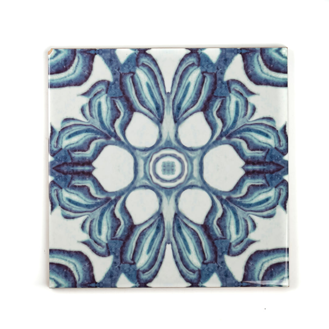 Hedera Tile - Green and White Vintage Effect