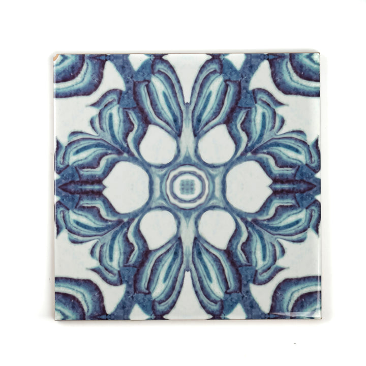 Hedera Tile - Green and White Vintage Effect
