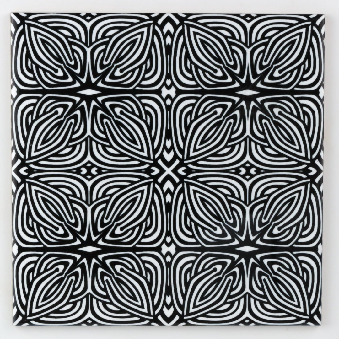 Black white "Celtic Knot" design tile
