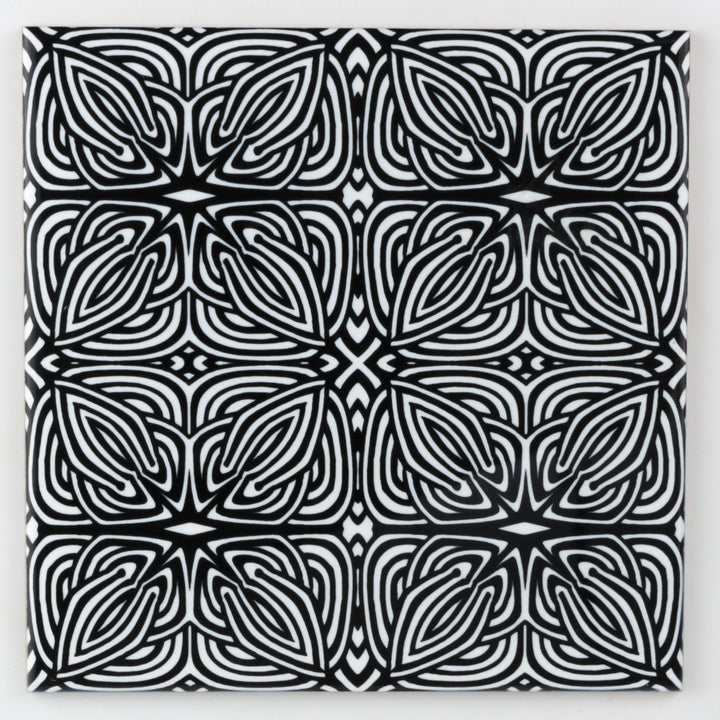 Black white "Celtic Knot" design tile