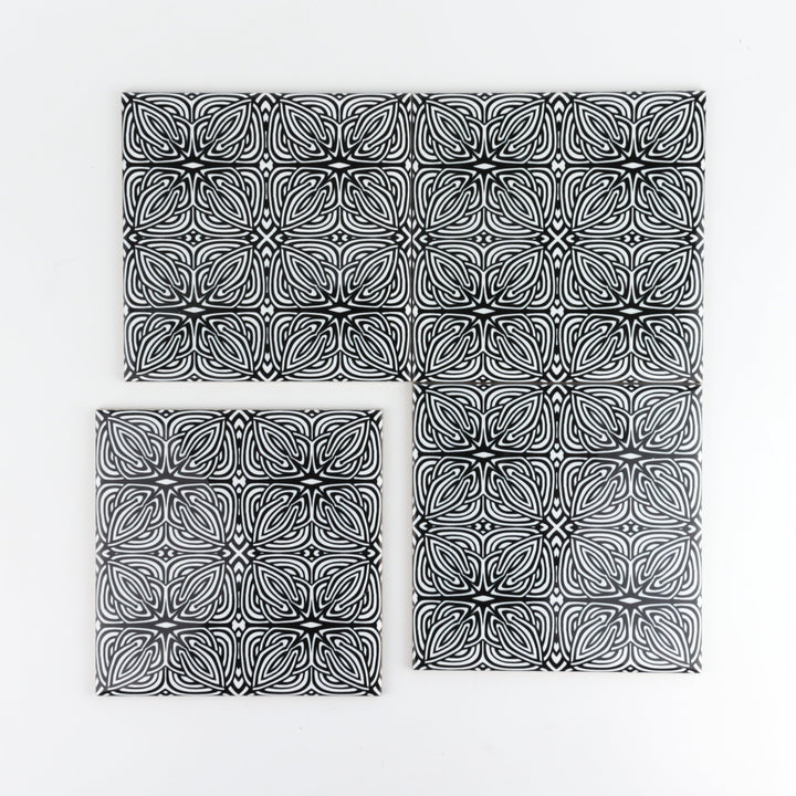 Black white "Celtic Knot" design tile