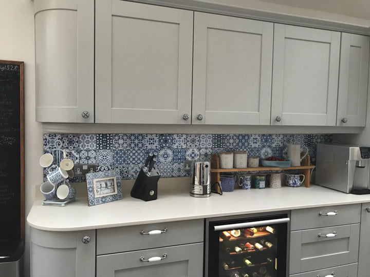 Delft kitchen tile - flower centre