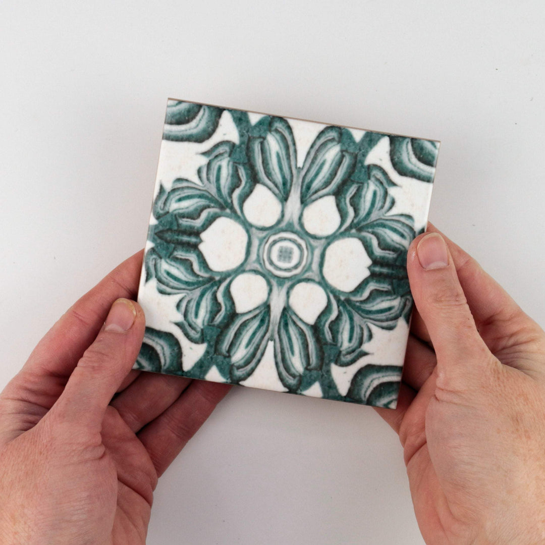Hedera Tile - Green and White Vintage Effect